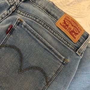 Levi’s Cropped Jean - 712 Slim